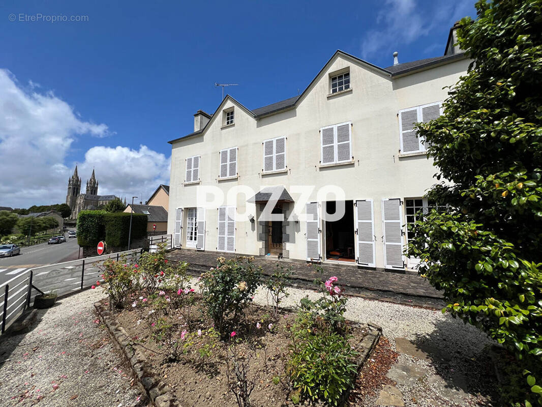 Maison à SAINT-HILAIRE-DU-HARCOUET