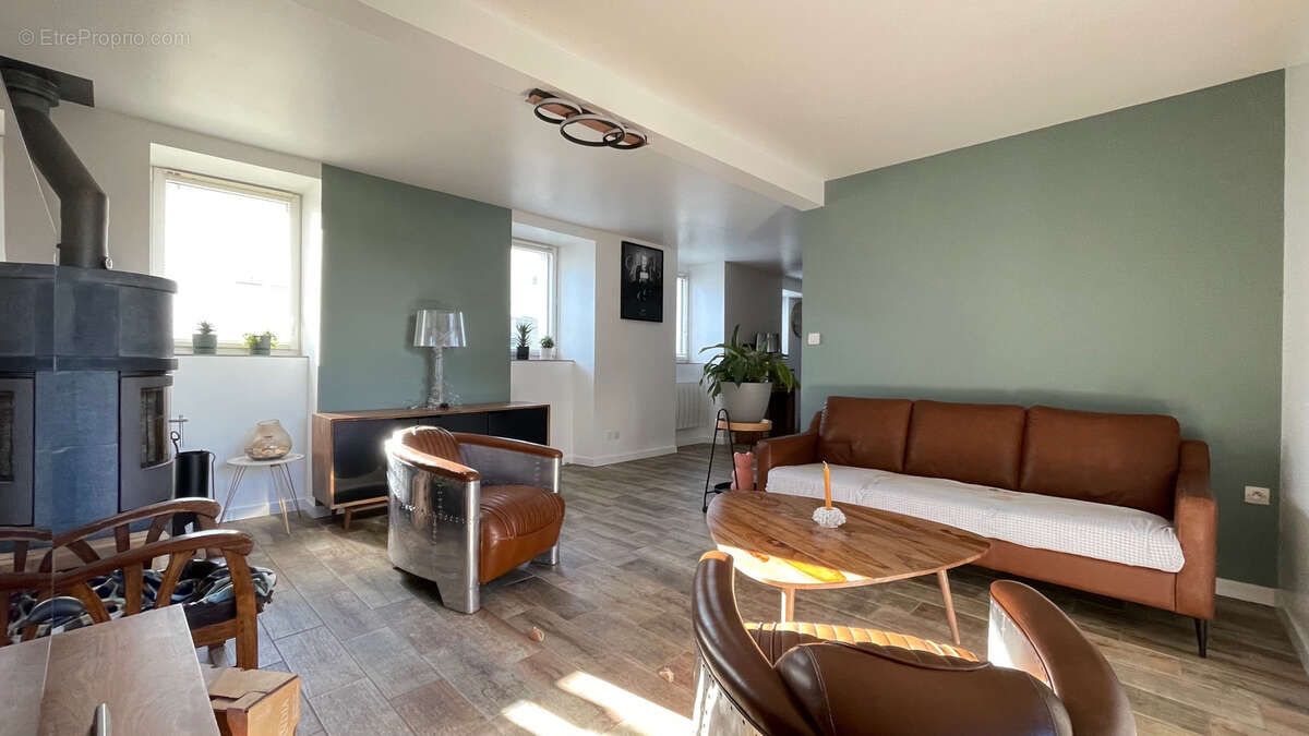 Maison à LE RELECQ-KERHUON