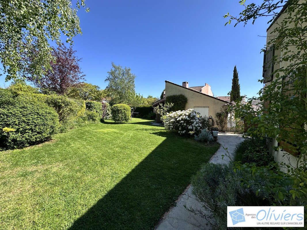 Maison à VOISINS-LE-BRETONNEUX