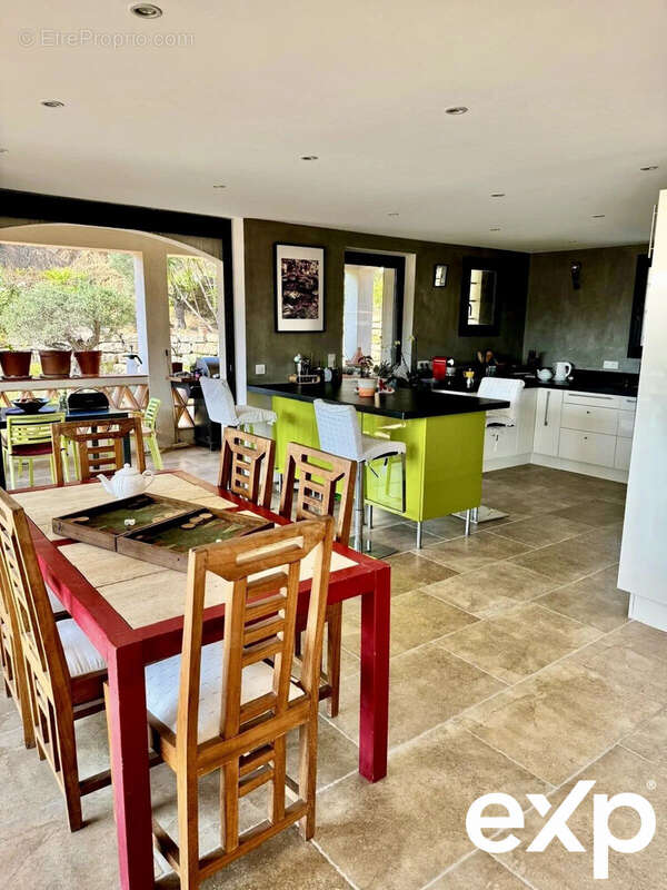 Maison à PLAN-DE-LA-TOUR