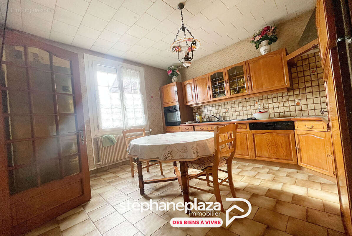 Maison à SAINT-ETIENNE-DU-ROUVRAY