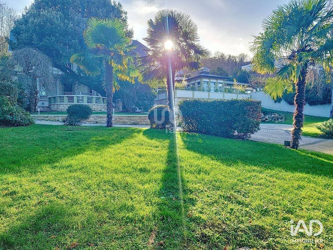 Photo 1 - Maison à LOUVECIENNES