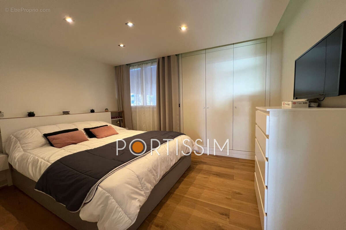 Appartement à SAINT-LAURENT-DU-VAR