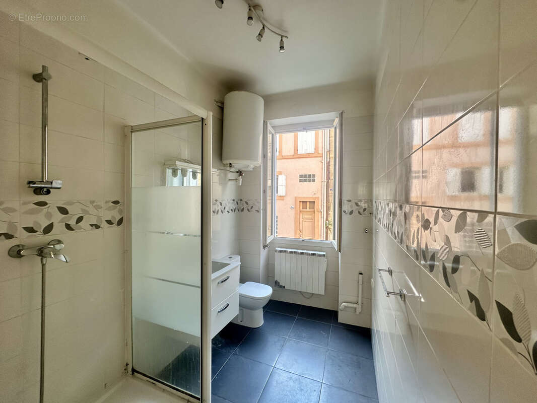 Appartement à MARSEILLE-4E
