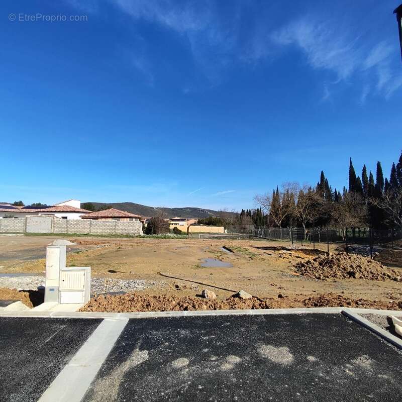 Terrain 303 m² à Thezan-Des-Corbieres  - photo 2