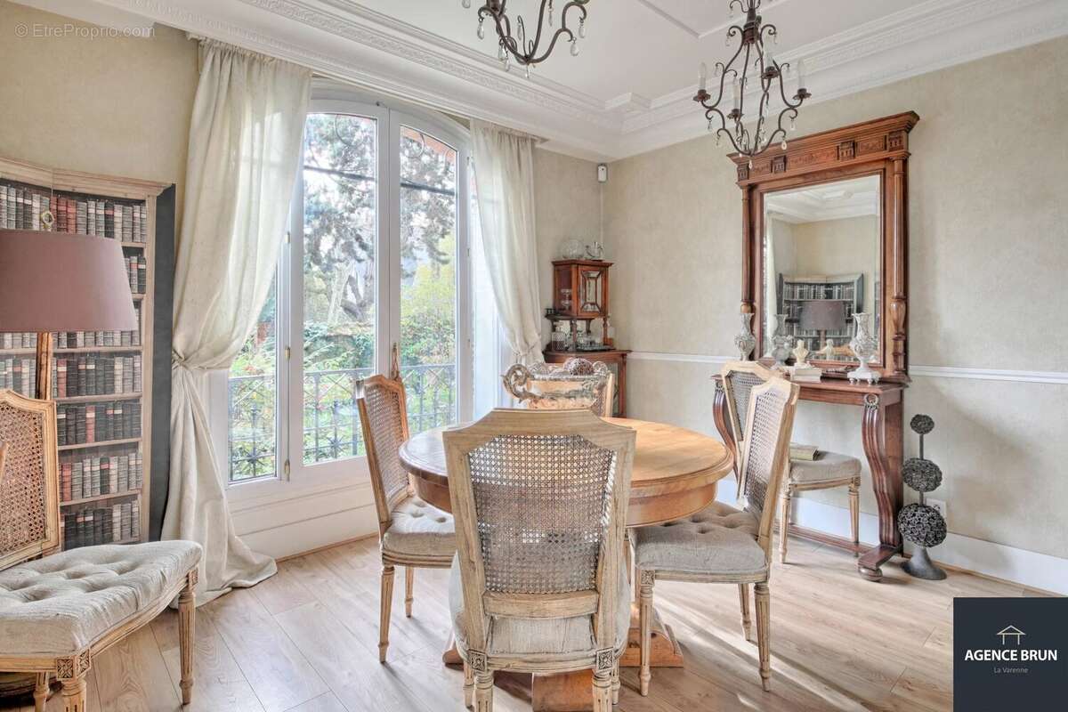 Maison à SAINT-MAUR-DES-FOSSES