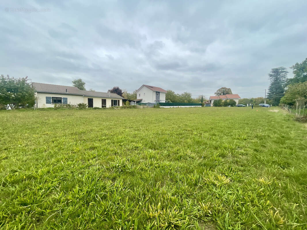Terrain à SAINT-ETIENNE-DE-SAINT-GEOIRS