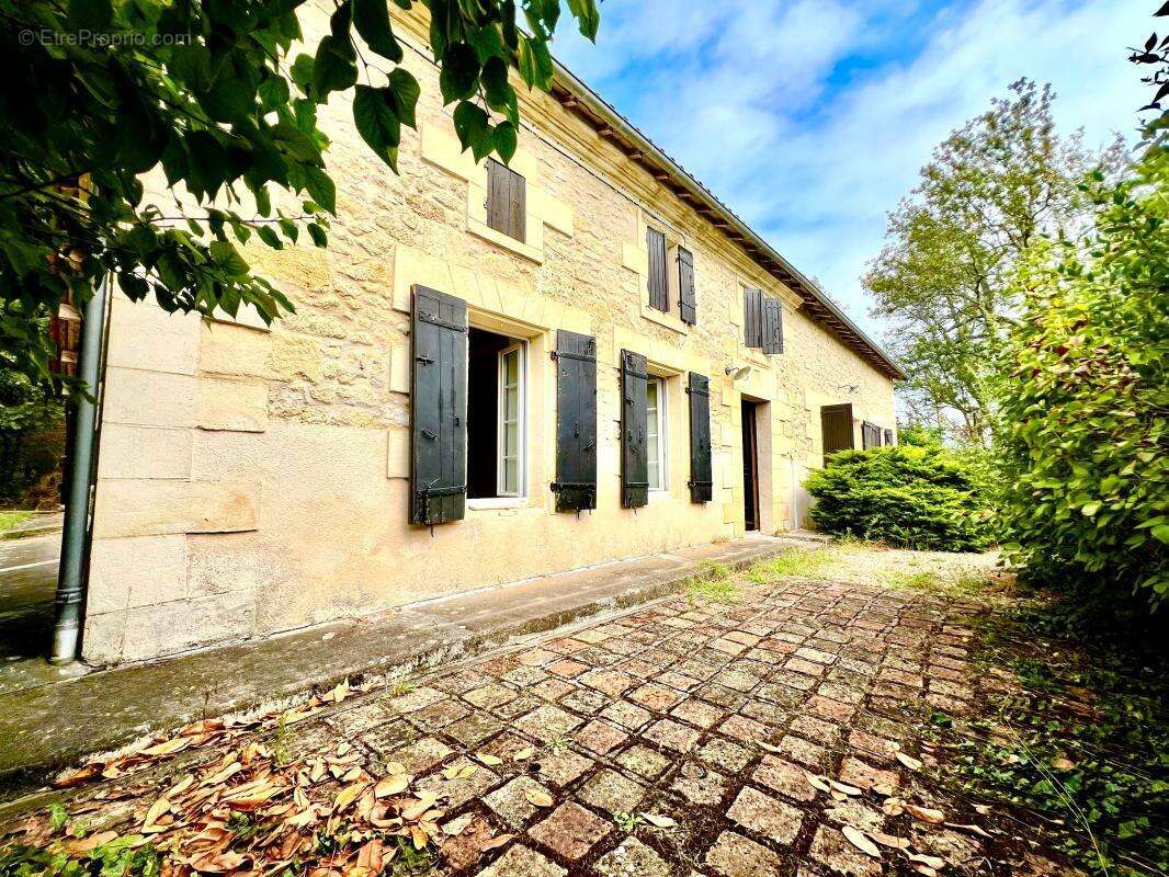 Maison en pierre 212 m²  Jardin magnifique Deux cheminées Coup de cœur total - photo 3
