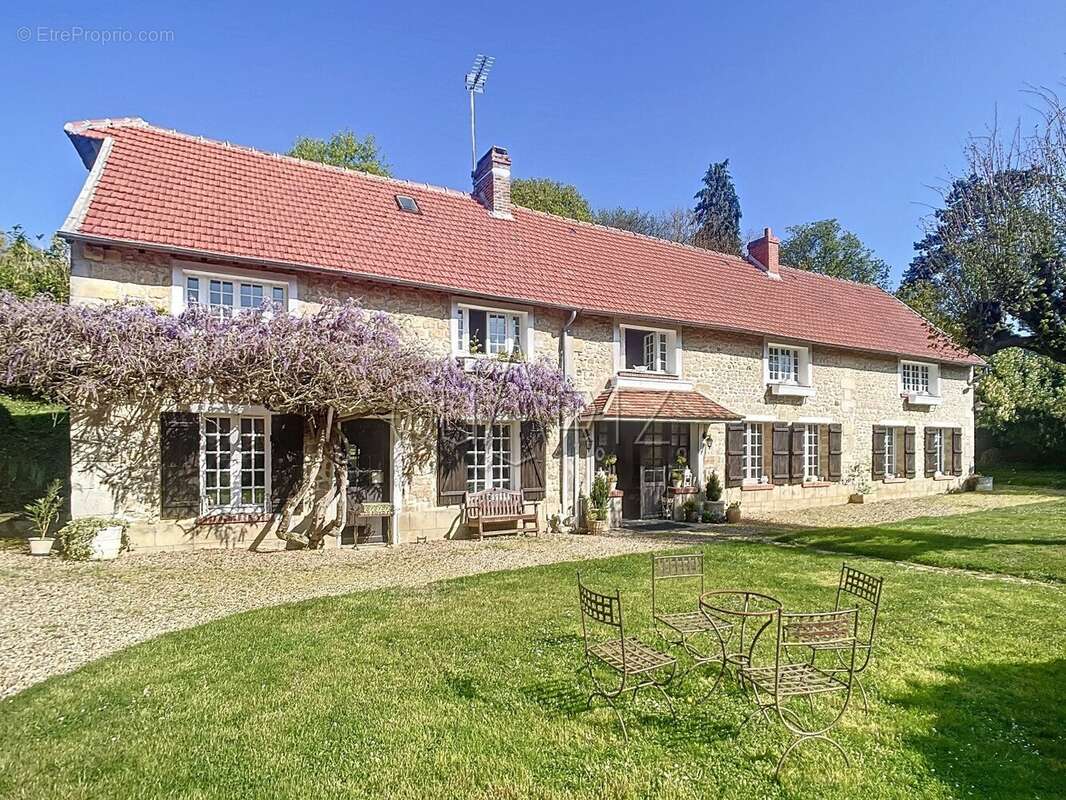 Maison 340 m² à Nesles-La-Vallee  - photo 2