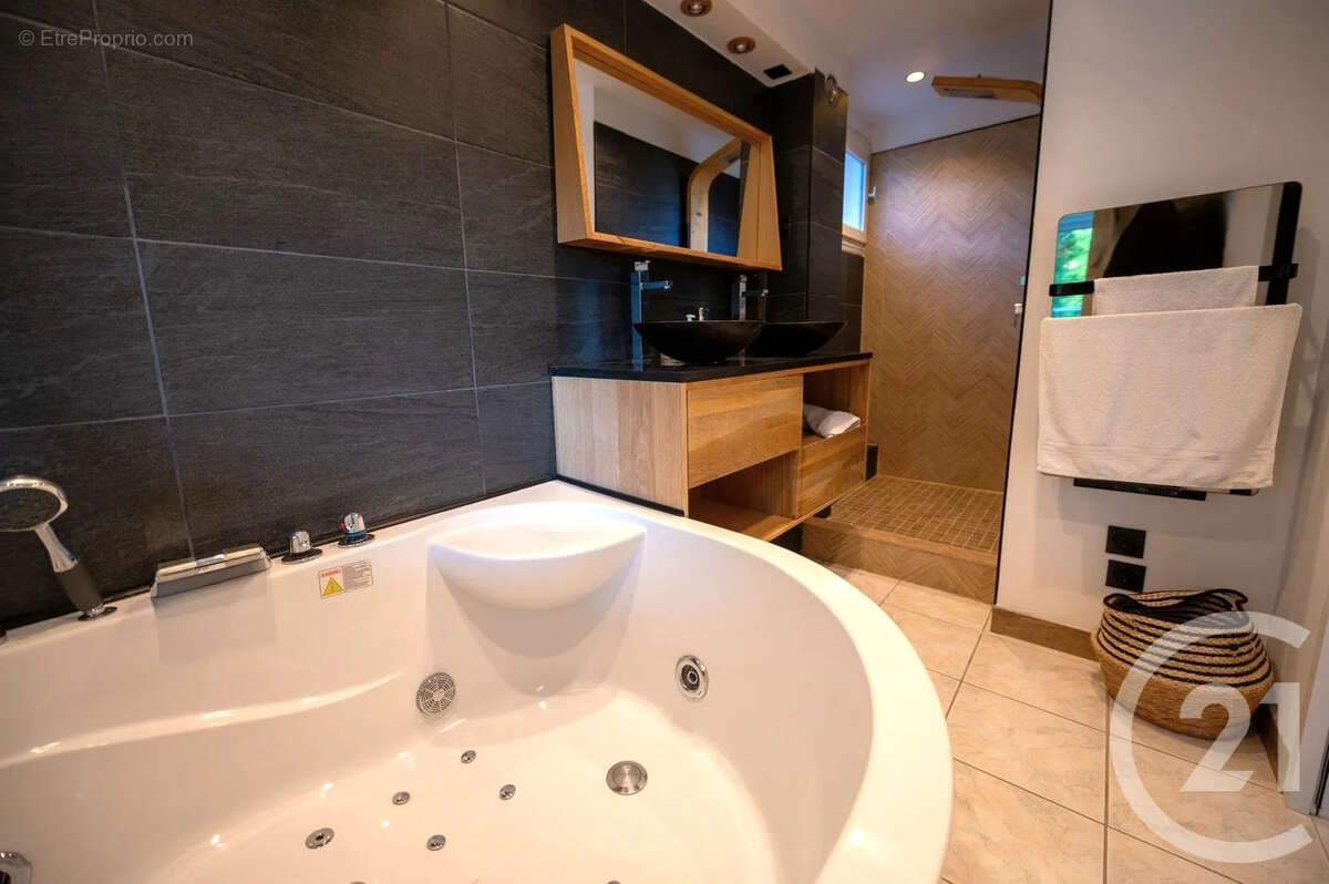 Appartement à BORMES-LES-MIMOSAS