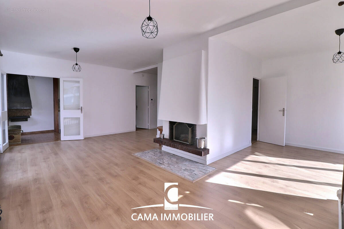 Appartement à FONTENAY-LE-FLEURY