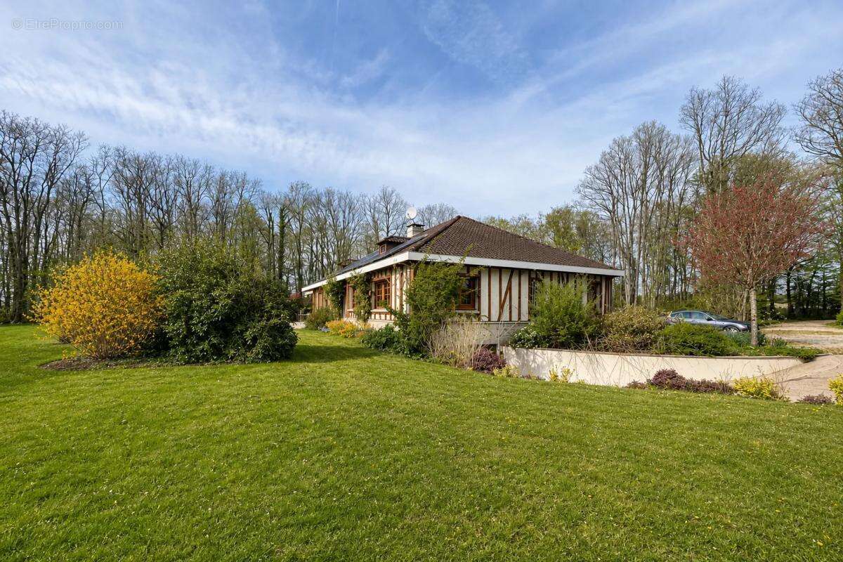 Majestueuse Maison Familiale de 303m², 2ha de Parc - photo 13
