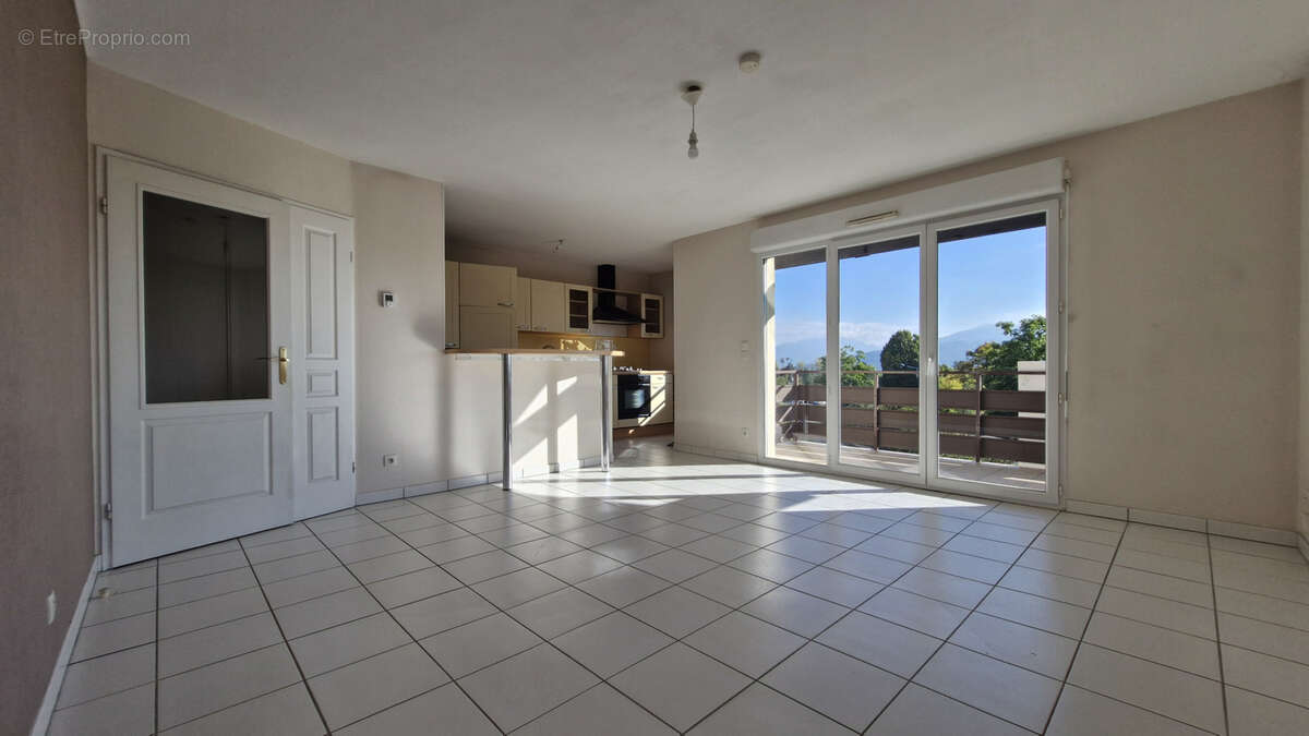 Appartement à PRINGY