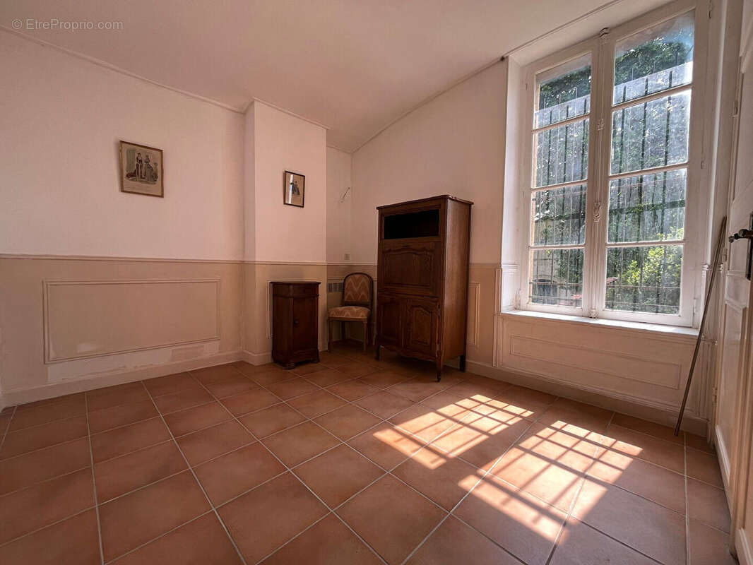 À vendre Authentique Mas - 5 chambres avec piscine, parc arboré et 4 garages - Proche Calvisson - photo 14