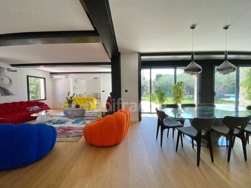 À SAINT MAXIMIN (30) Splendide propriété de 280 m², à 5 min d’Uzès proche de toutes commodités, sur un terrain clos et arboré d’ - photo 13