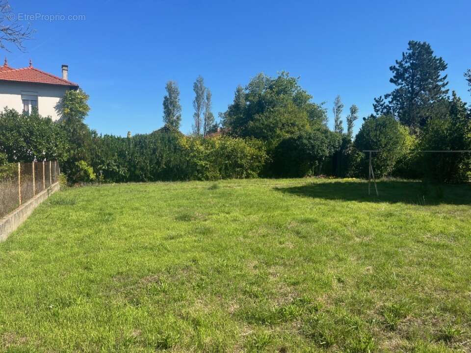 Terrain à MONTELIMAR