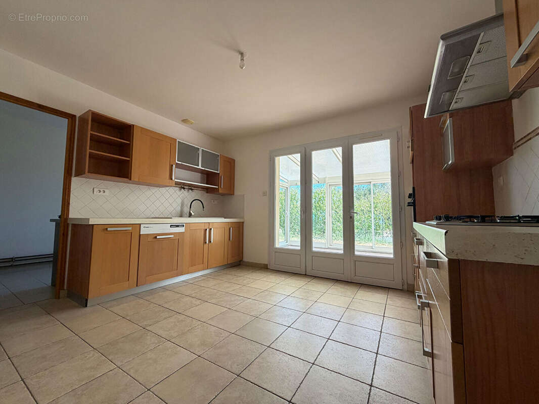 EXCLUSIVITÉ : A 2 min au Nord de Rochefort : Breuil-Magné Maison plain-pied, 3 chambres, garage, jardin - photo 3