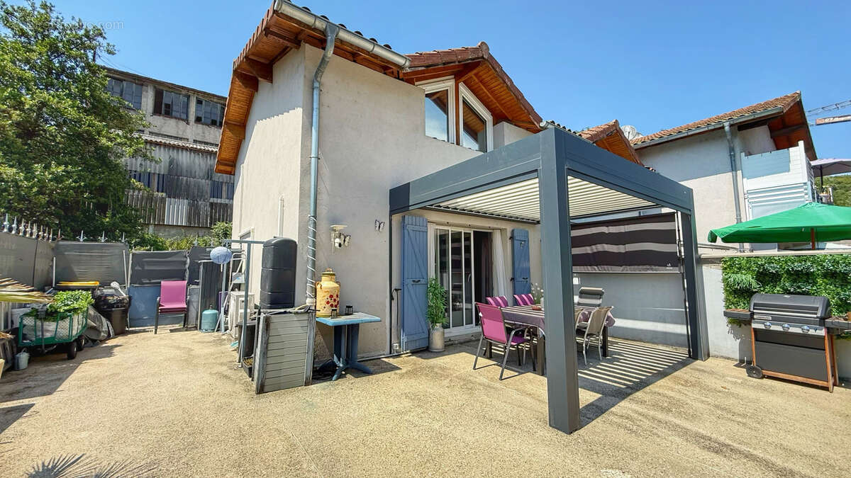 Appartement à APPRIEU