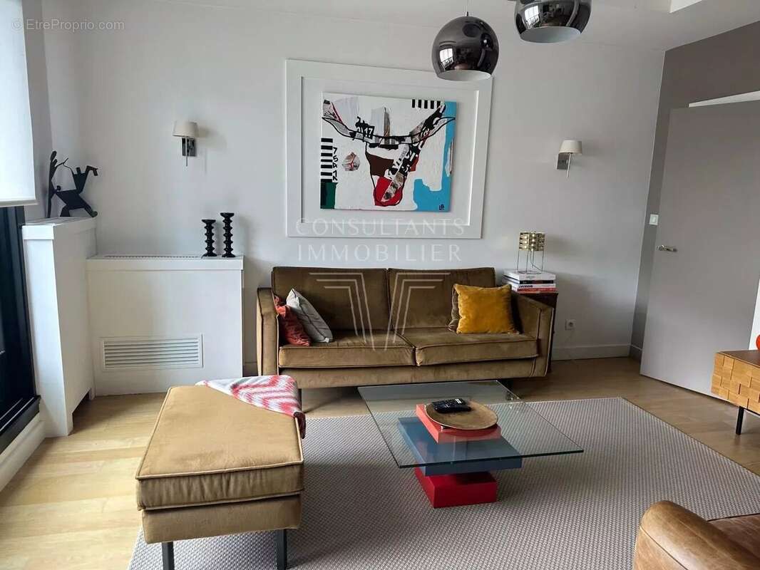 Appartement à PARIS-16E