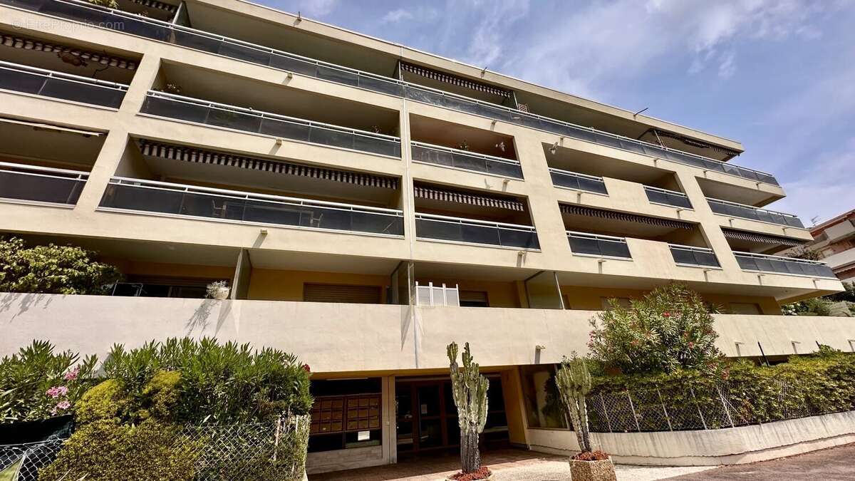 Studio nice lanterne - terrasse avec vue mer - photo 10