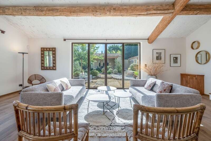 Maison à SAINT-SATURNIN-LES-APT