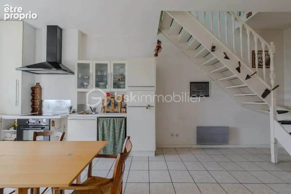 Charmant T3 traversant en duplex au sein d'une petite copropriété à MONTCHAT Lyon 3 - photo 3