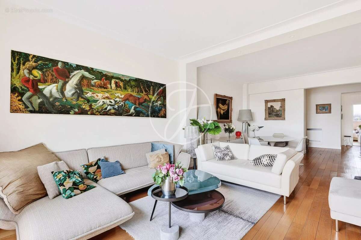 Appartement à PARIS-16E