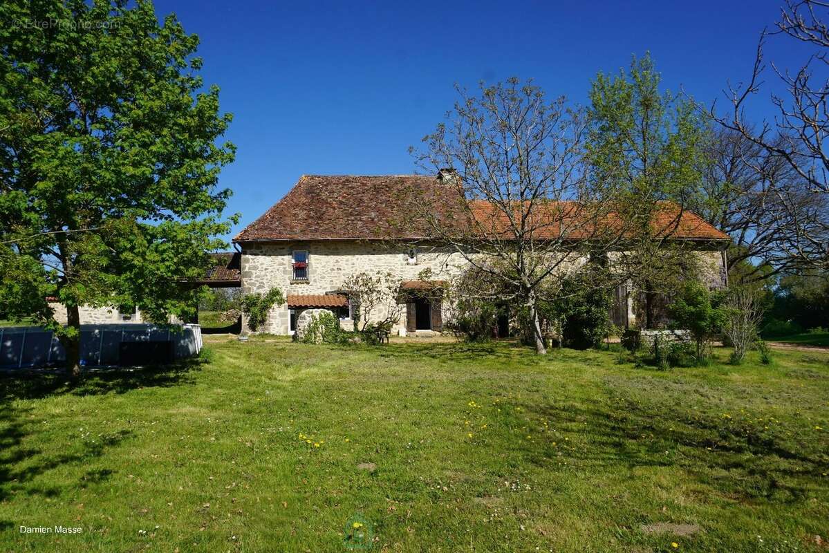Ancien relais de poste du XVIIe siècle niché au coeur du parc naturel du Périgord vert. - photo 2