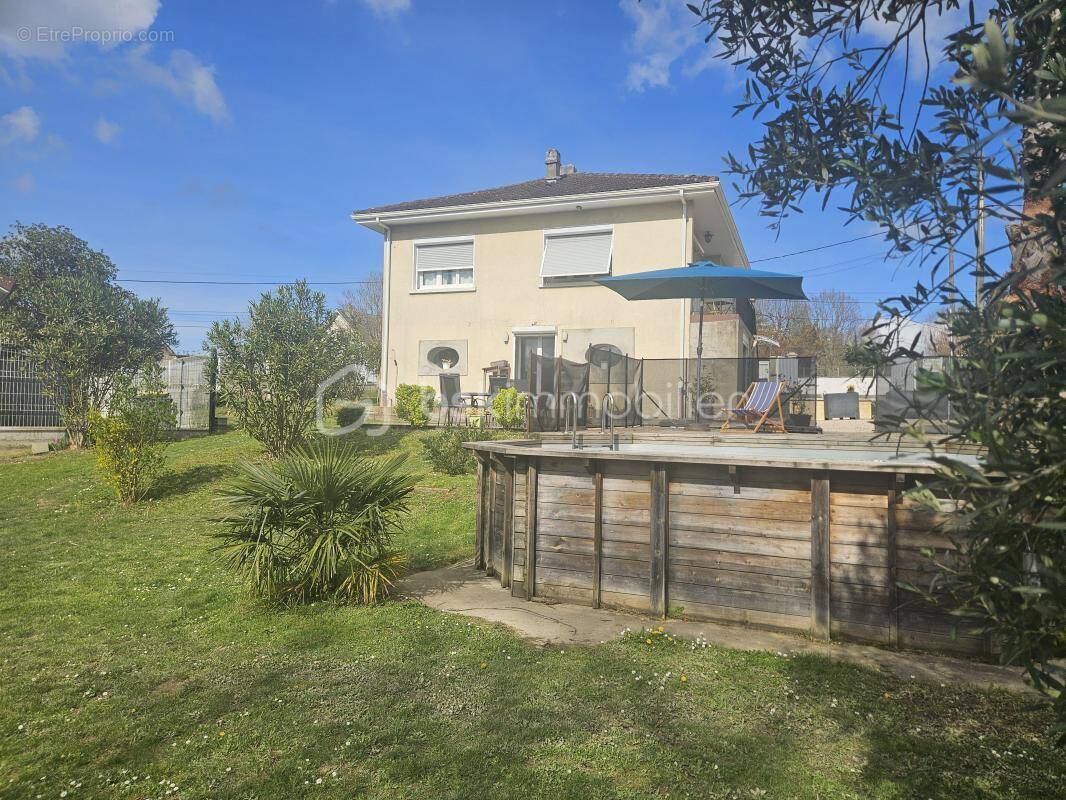 Maison à POEY-DE-LESCAR