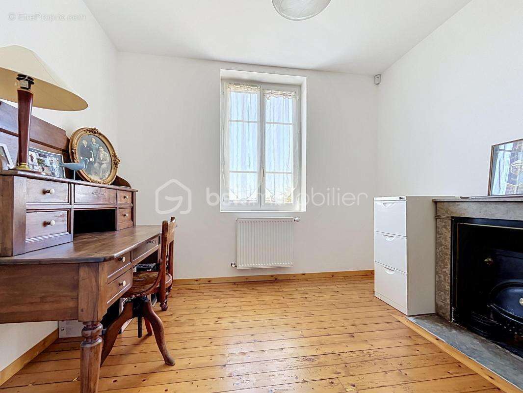 BEYNOST – Maison familiale de caractère alliant le charme de l'ancien et le confort moderne - photo 22
