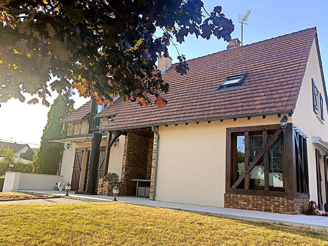 Charmante maison familiale avec piscine et jardin-152 m² - photo 2