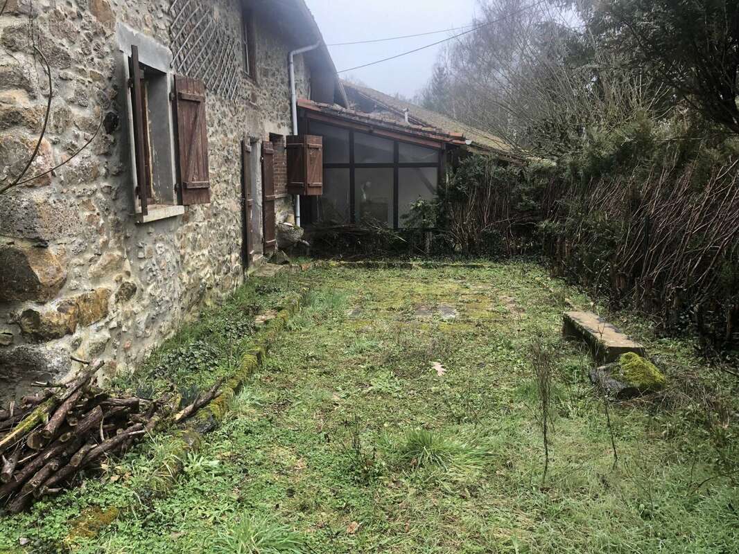 Maison 70 m² à Chabanais  - photo 3
