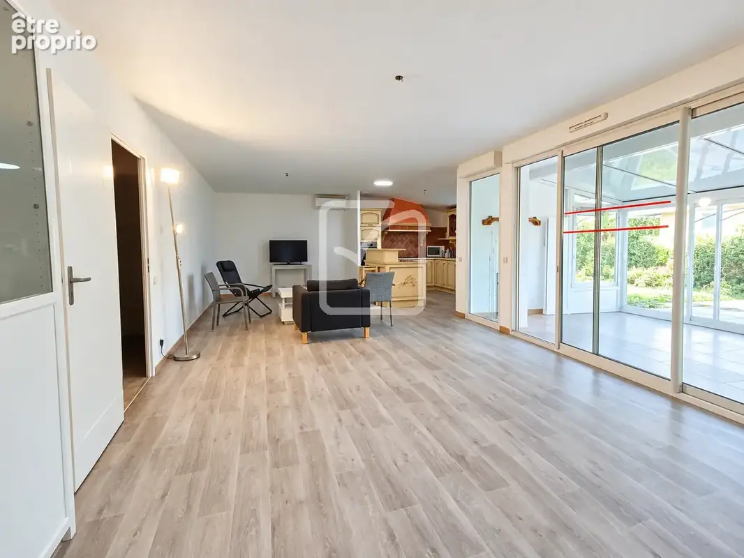 Villeréal   Maison T3 avec véranda 99m2, parking et garage dans une résidence seniors avec piscine - photo 2