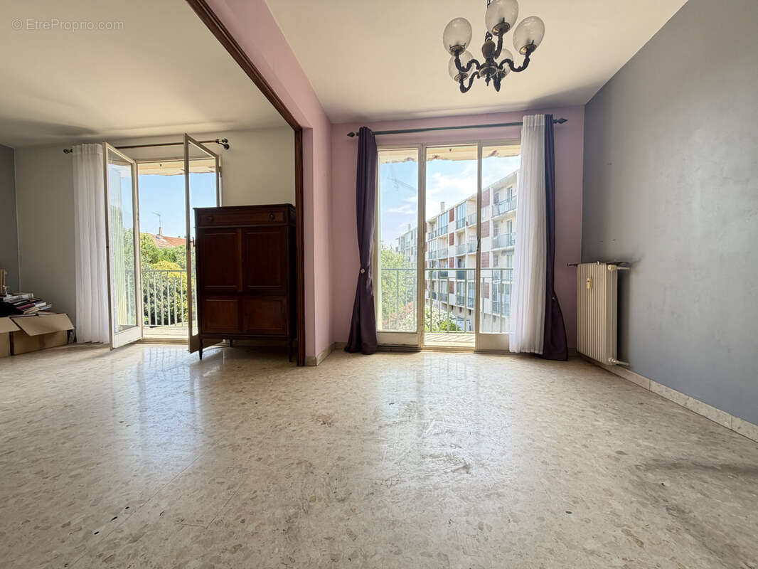 Appartement à MARSEILLE-11E