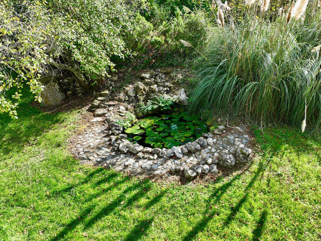 Maison à SAINT-MARTIN-DE-BEAUVILLE