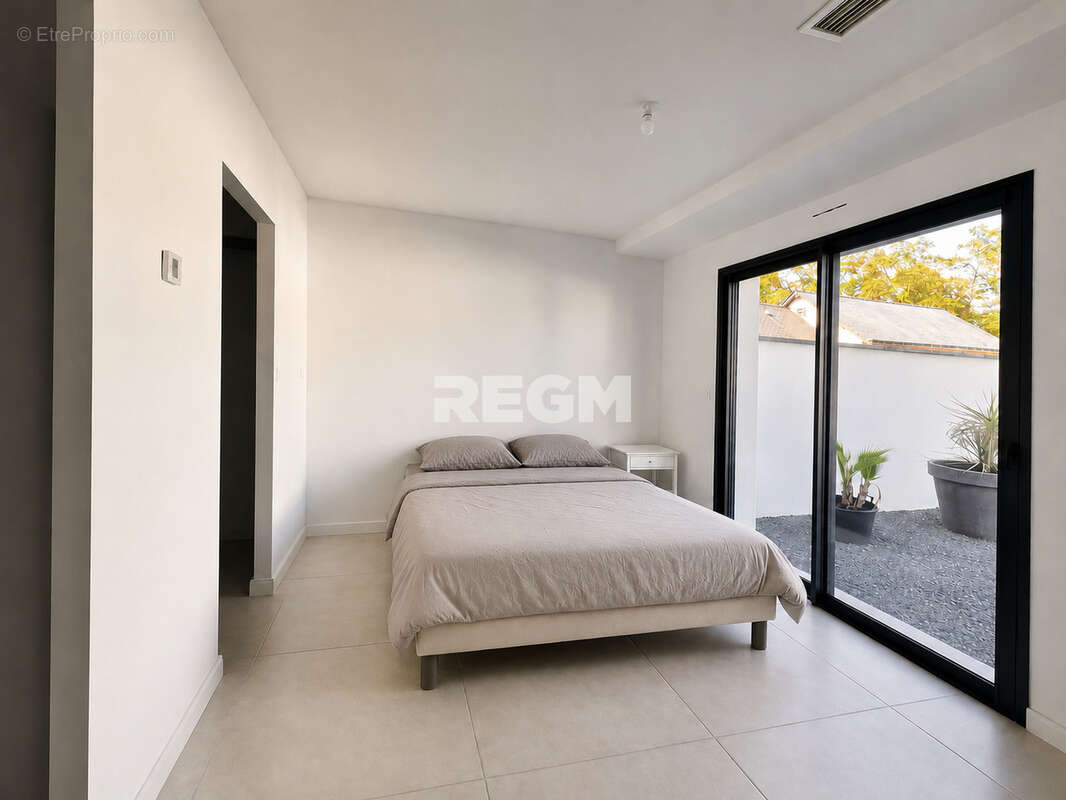 Maison contemporaine de 149 m2 avec piscine chauffée, suite parentale et climatisation   Varrains - photo 7