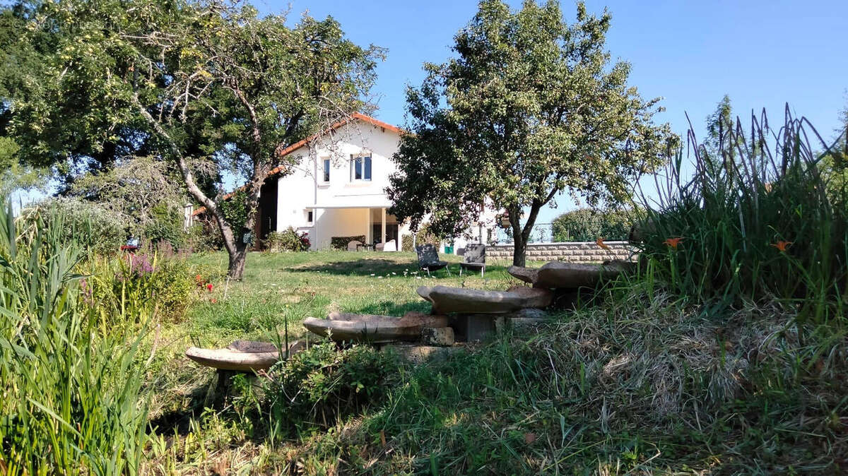 OVERVIEW - Maison à PRESSAC