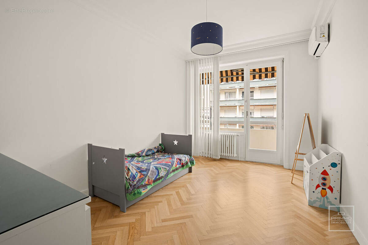 Lyon 6, 117.47m², deux balcons, garage - photo 8