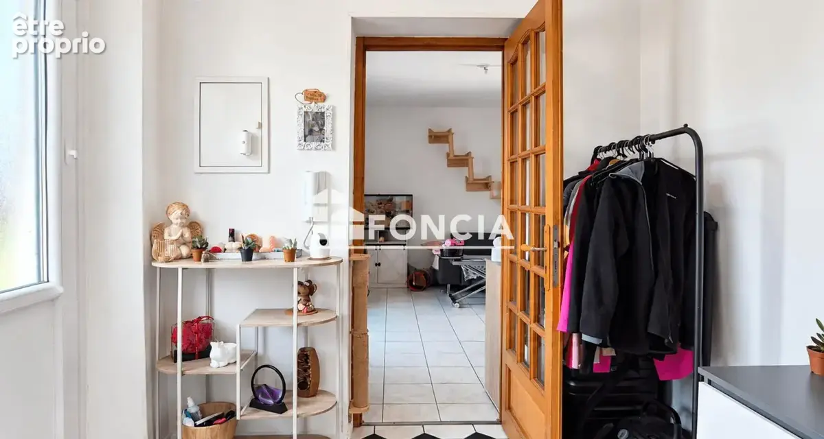 Château-thierry – ensemble immobilier avec 3 appartements, cour, jardin et nombreuses dépendances - photo 1