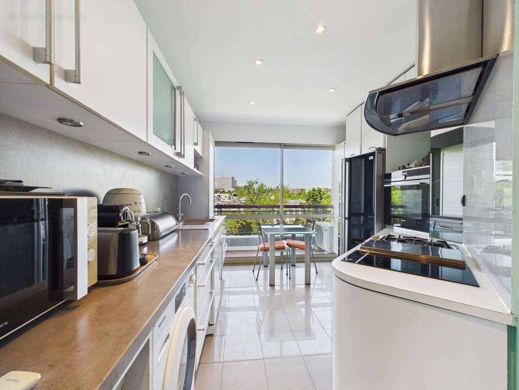 À vendre Appartement T5 de 150 m² au dernier étage avec terrasse à Saint-Giniez MARSEILLE 8E ARRONDISSEMENT - photo 6