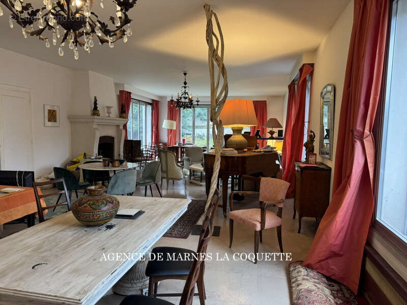Appartement à MARNES-LA-COQUETTE