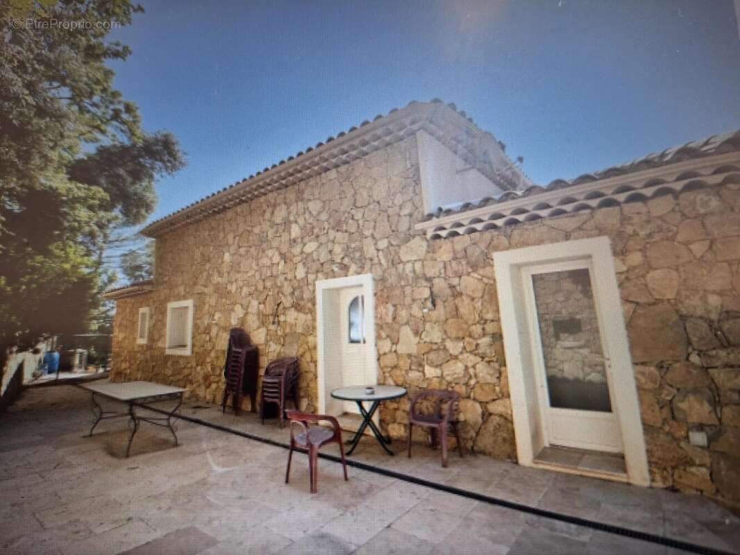 Maison à LE CANNET-DES-MAURES