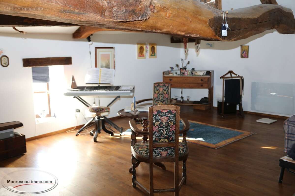 Maison à LA ROCHE-VINEUSE