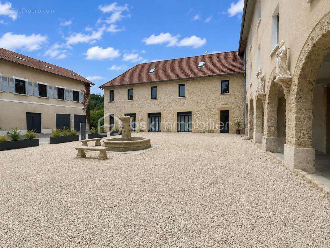 « Ancien Couvent du XIXᵉ siècle – 250 m² habitables – 17 870 m² de terrain – Chapelle et 2 000 m² de bâtis – Murinais » - photo 4