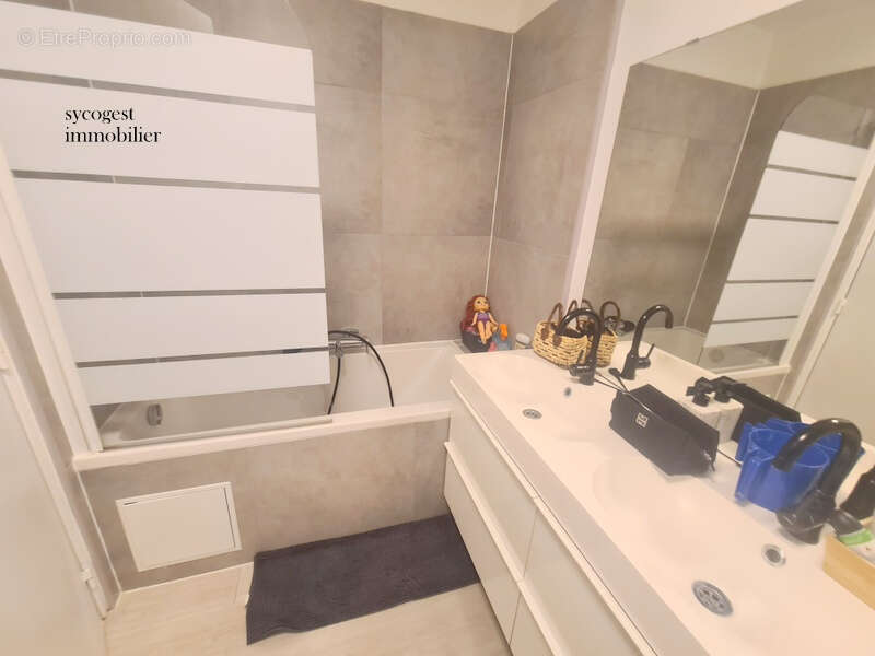 Appartement à LES LILAS