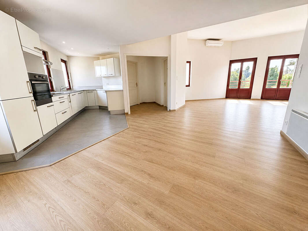 Appartement Toulouse 4 pièces 126m² + Terrasse + Balcon + 2 parking ! POUVOURVILLE - photo 4
