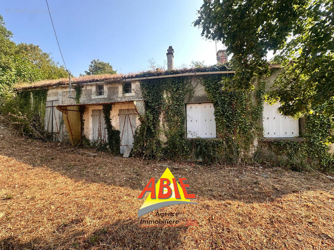 Photo 1 - Maison à XANTON-CHASSENON