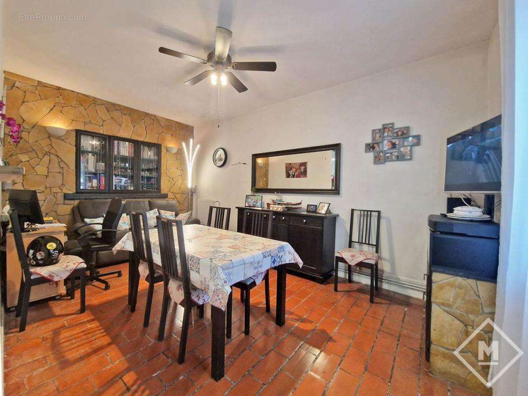 Appartement à MARSEILLE-4E
