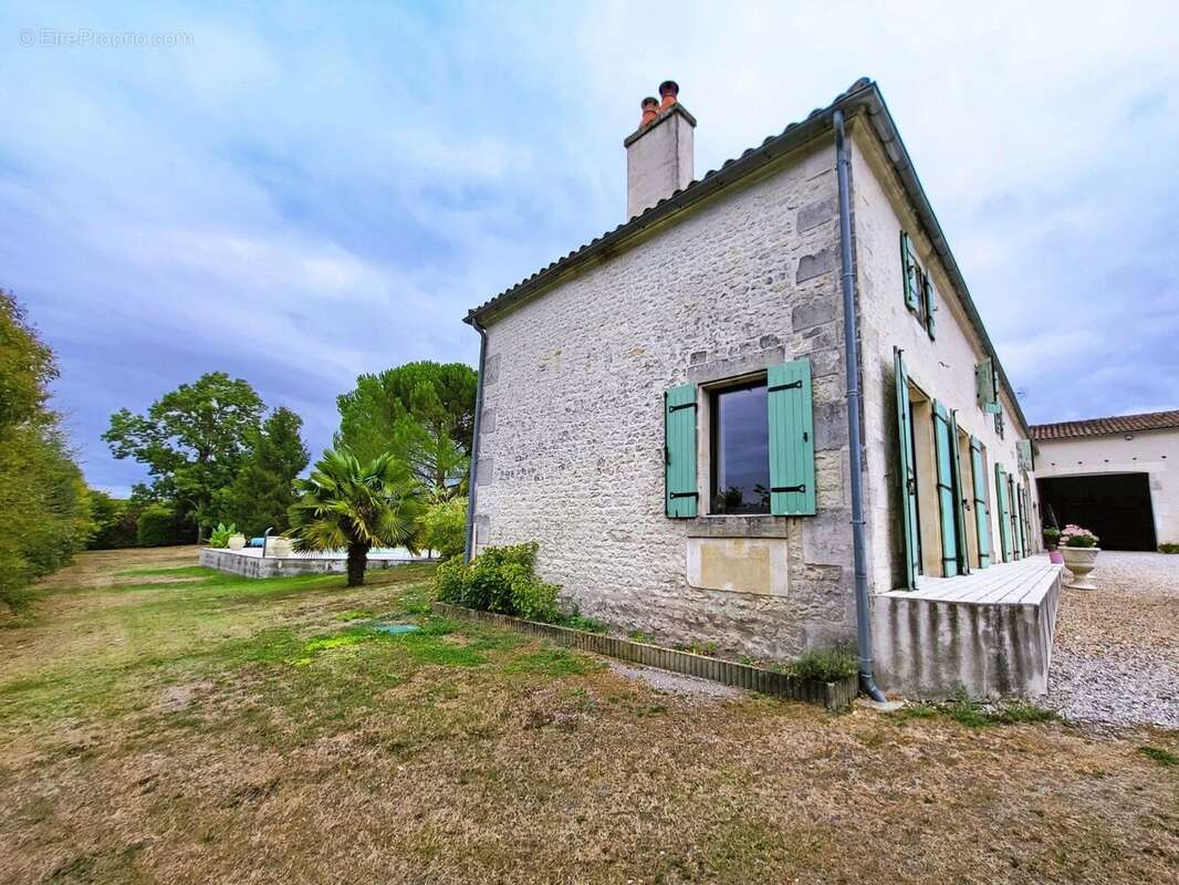 Maison à SAINT-FORT-SUR-LE-NE