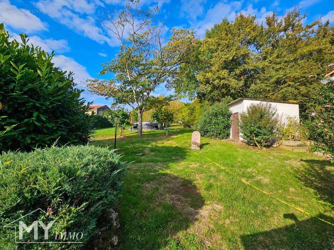 Maison à LA ROQUILLE